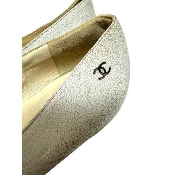 CHANEL 2014 White Distressed Leather Pointed Toe Ballet Flats Sz. 38 (US 7-7.5) - Picture 4 of 12